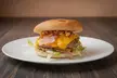 Combo de burgers con patatas y bebida take away para 2 o 4 personas - Image 2