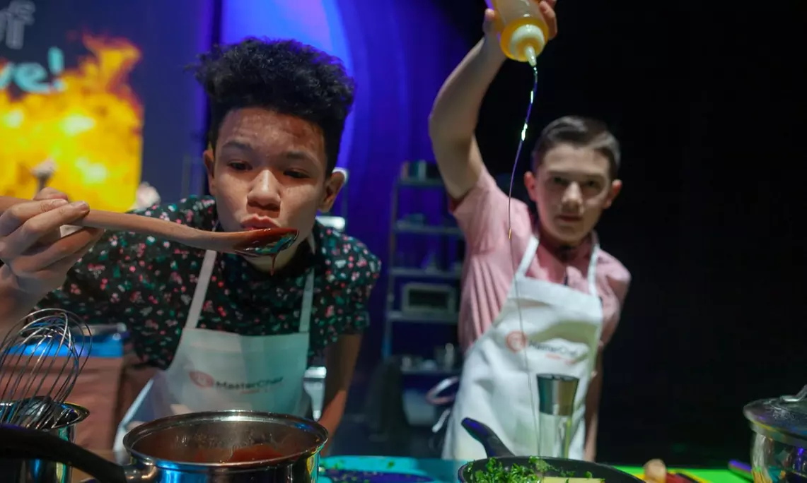 MasterChef Live! Featuring Contestants from MasterChef and MasterChef Junior on October 24 at 6 p.m. - Second Medium