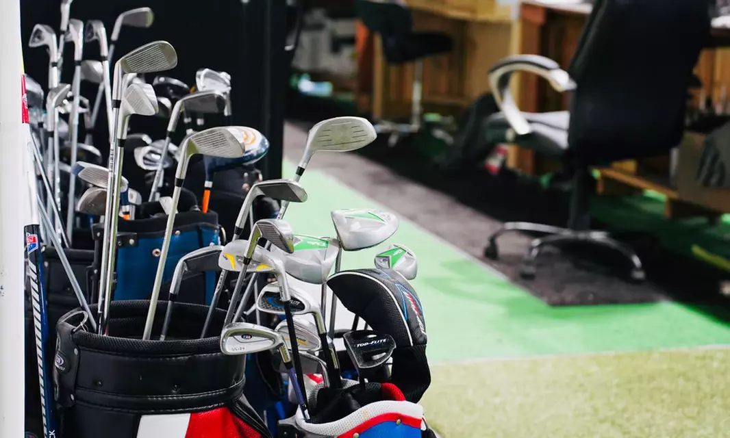 Golf Simulator Bay Rent/Driving Range for 1/2 Adults/Individual Golf