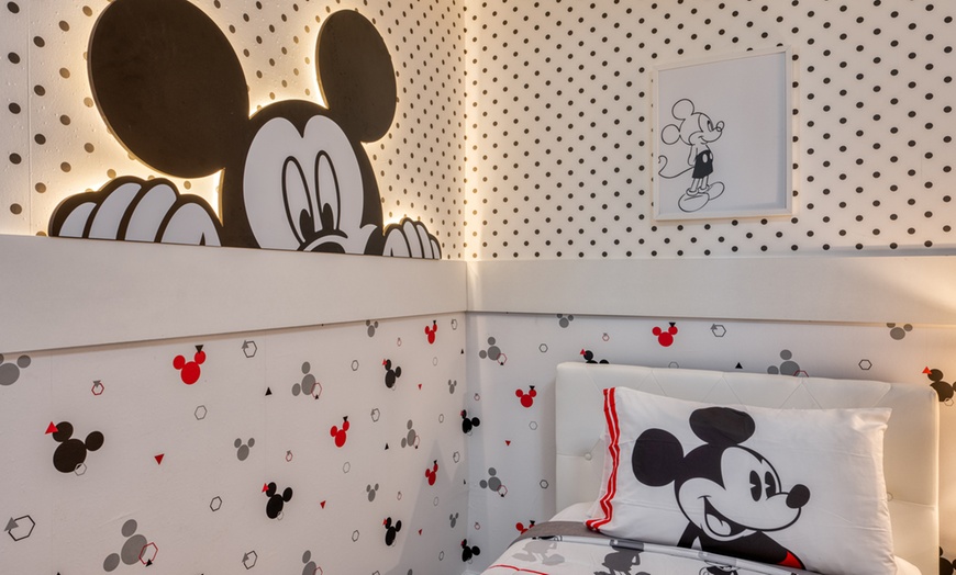 Image 12: Resort Retreat in Orlando’s Vacation Corridor with Private Pools