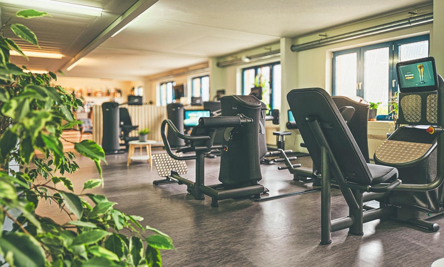 Image 3: 4 Wochen Premium-Fitness inkl. Personal Training, Kurse & Sauna 