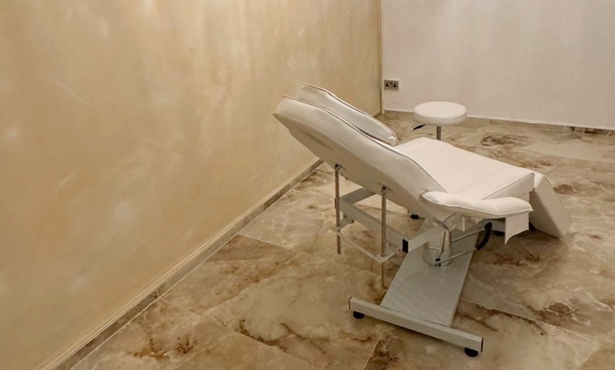 Image 3: Express, Premium or HydraFacial or 3 Glow & Go Express Facials & More