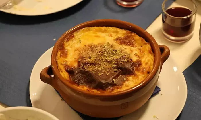 Degusta especialidades griegas: menú griego para 2 o 4 personas