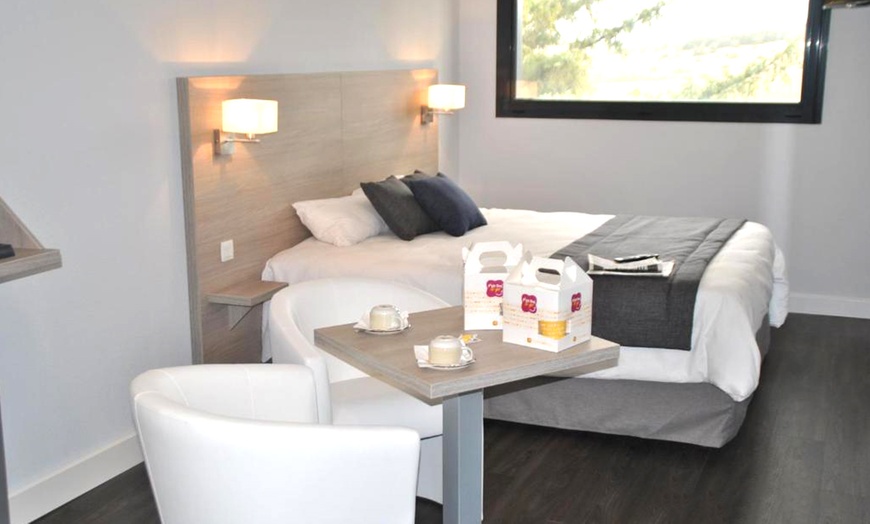 Image 6: Proche Millau : séjour en chambre double, option PDJ et apéritif