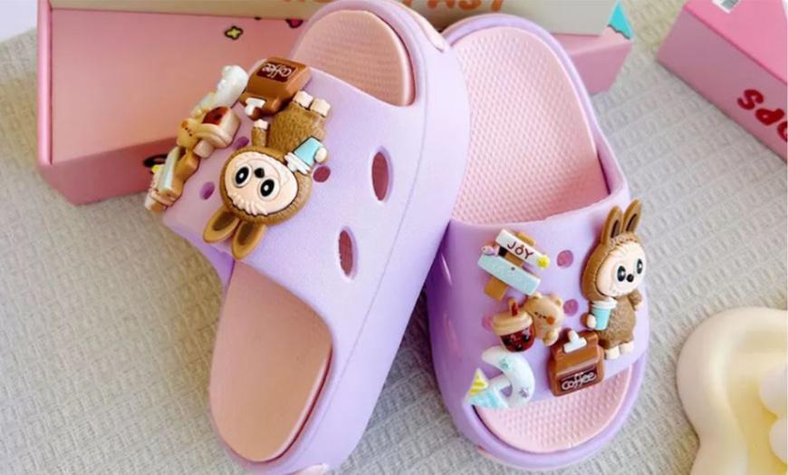 Image 8: Chaussons personnage cartoon