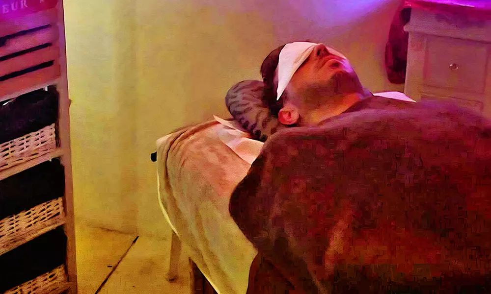 Massage relaxant avec beauté des mains ou soin du visage