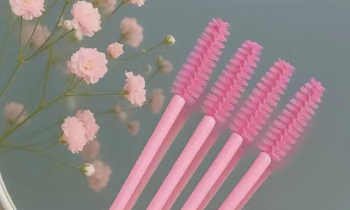 Wimpern- und/oder Augenbrauen-Lifting inkl. Färben für 1 Person