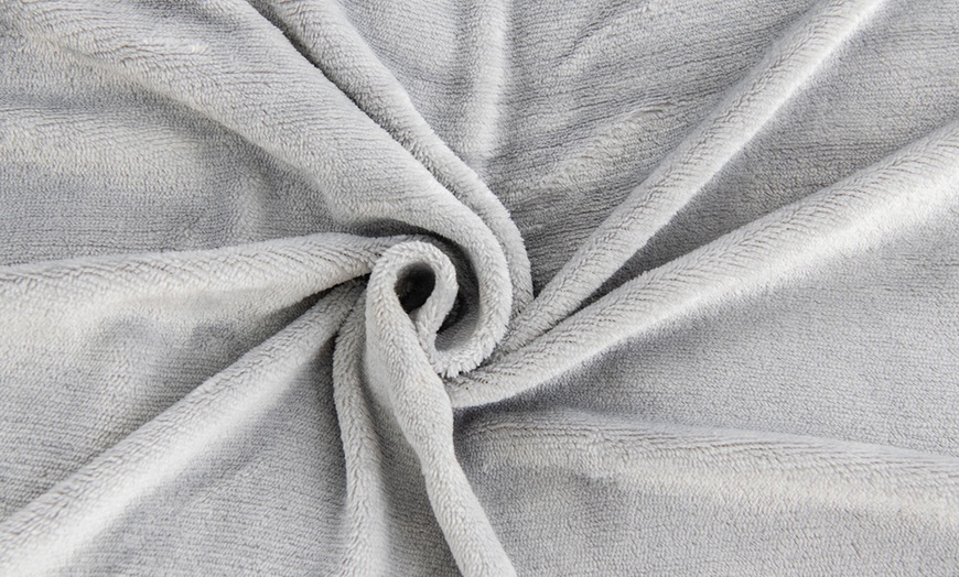 Image 6: Double Thickened Sherpa Fleece Soft Reversible Blanket