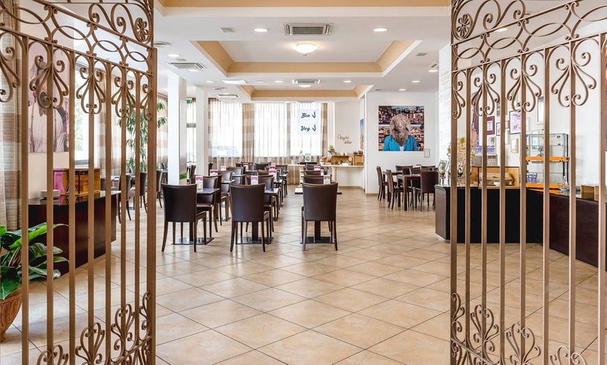 Image 10: Rimini 4*: soggiorno con colazione, idromassaggio, cena o massaggio 