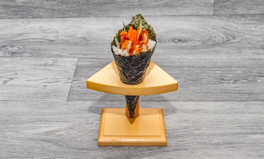 Image 4: Sushi Feast for Two: 30 or 50 Pieces + Drinks Included