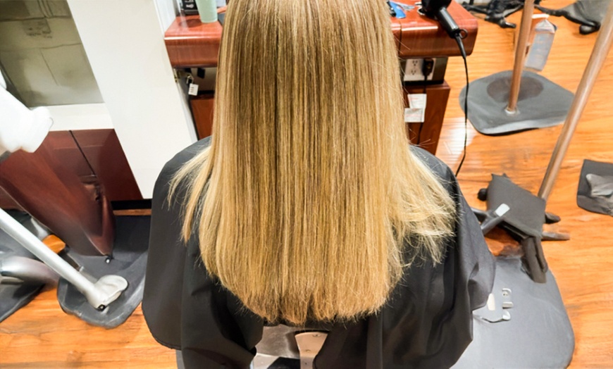 Image 2: Get a Fresh Look with Haircut and Highlights Options