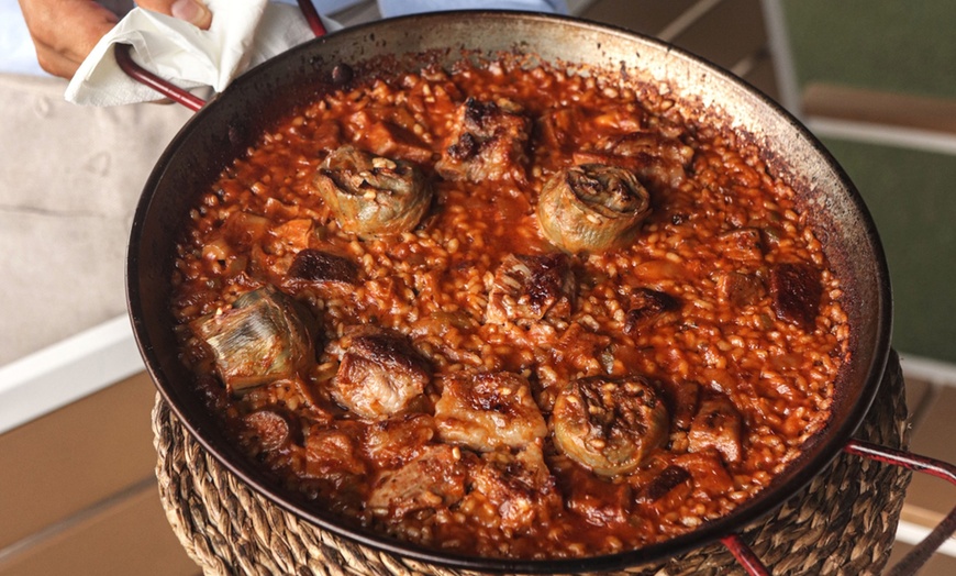 Image 15: Menú tradicional español con opción a botella de vino para 2 o 4