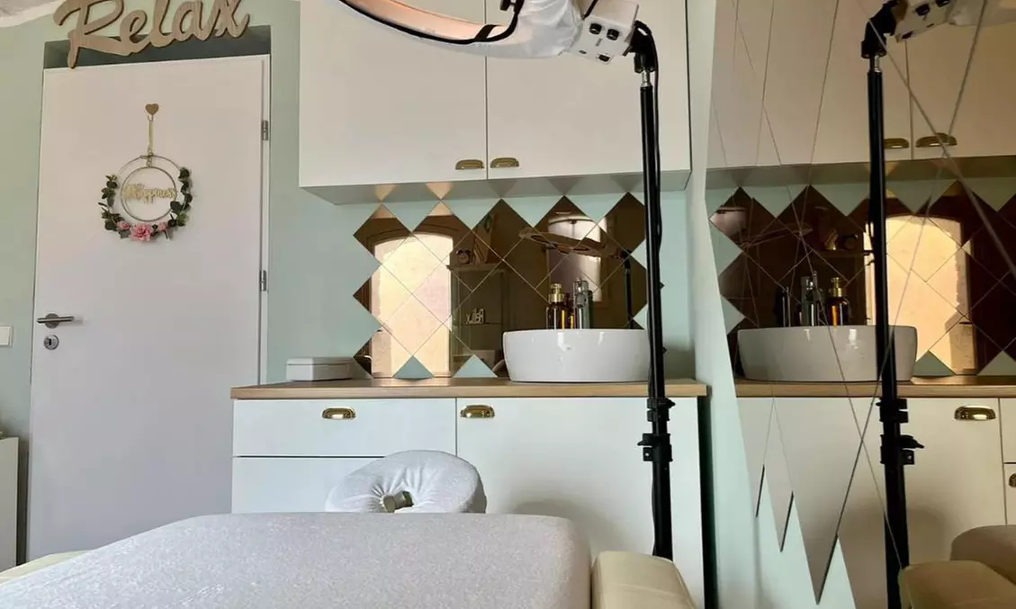 Microblading, opt. mit Schattierung, oder Soft Ombré Brows für 1 Pers.