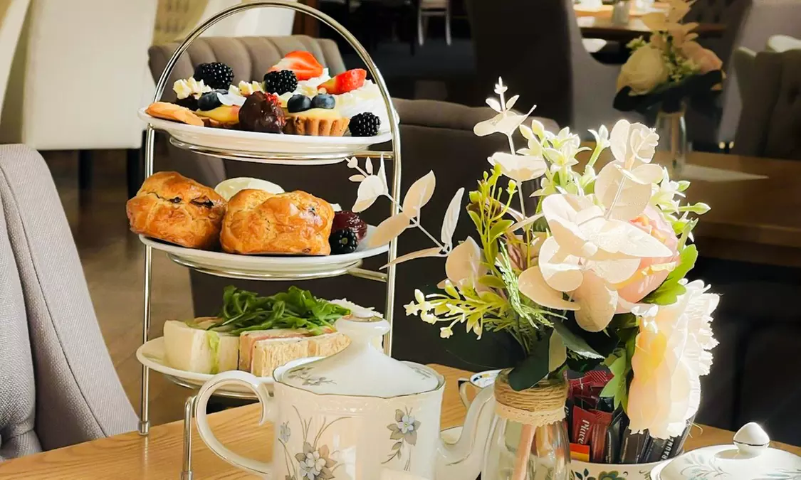 Relaxing Spa Day with Dining & Prosecco at Country Club Retreat