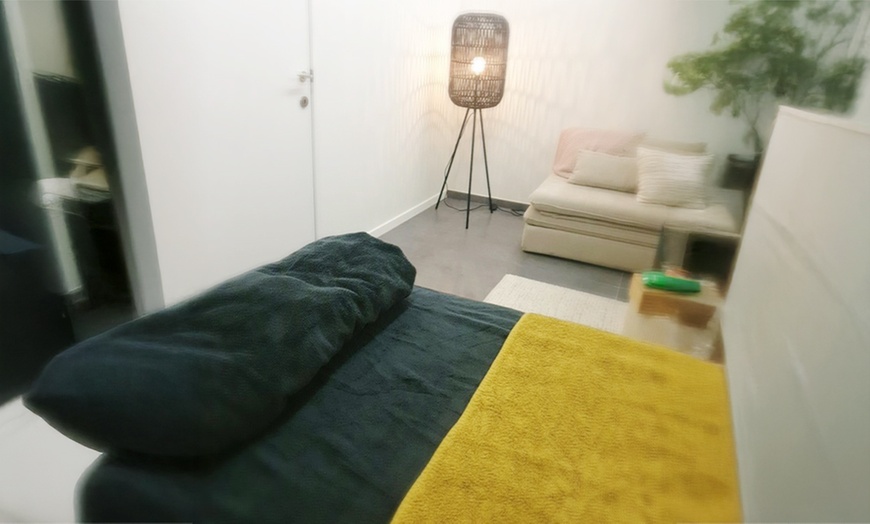 Image 2: Diepe ontspanning: voetreflexologie, aromabehandeling of massage