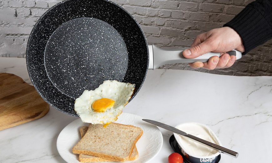 Image 12: Juego de 3 sartenes con revestimiento de mármol, de RoyaltyLine