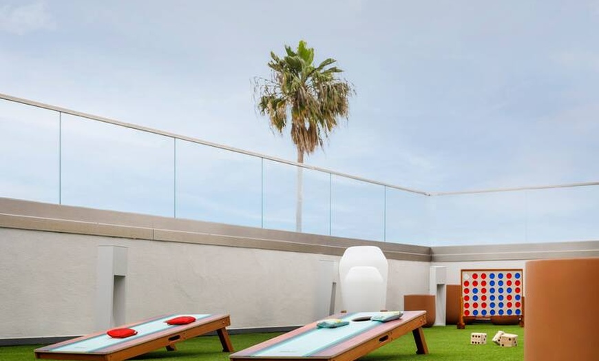 Image 29: Comfortable Budget Hotel Near LAX With Parking Included