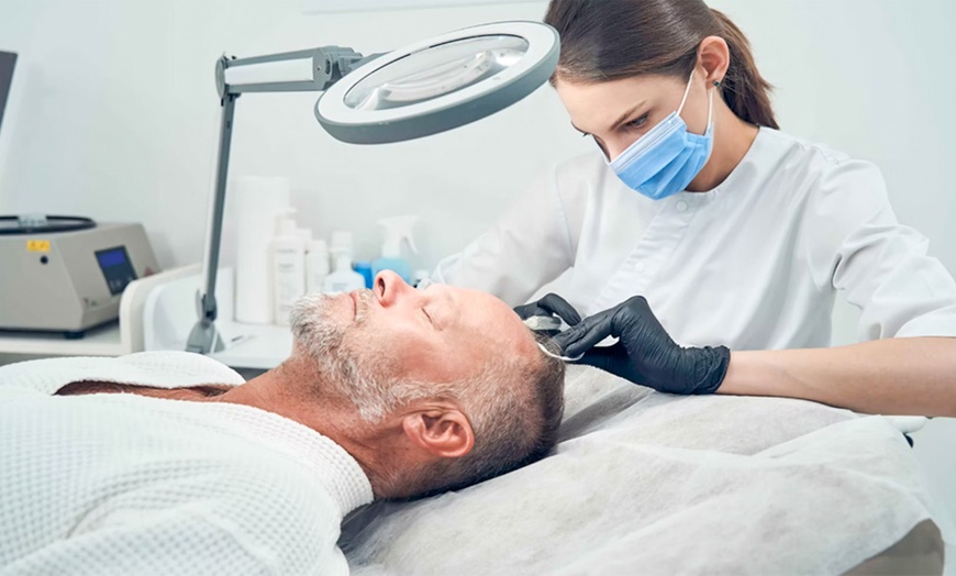 Image 1: Wertgutschein Faltenbehandlung mit 20 Einheiten Botulinum