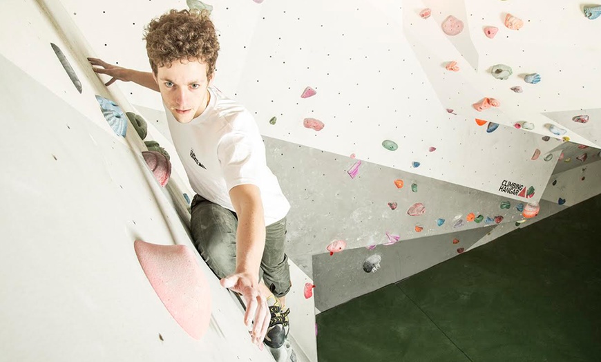 Image 2: Beginners' Indoor Climbing Lesson