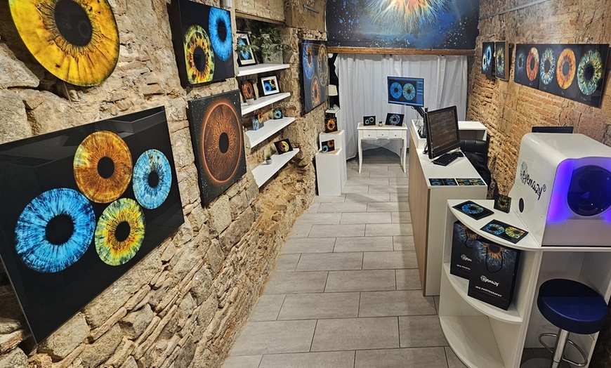 Image 16: Fotografía artística del iris del ojo con impresión en 15 x 20 cm