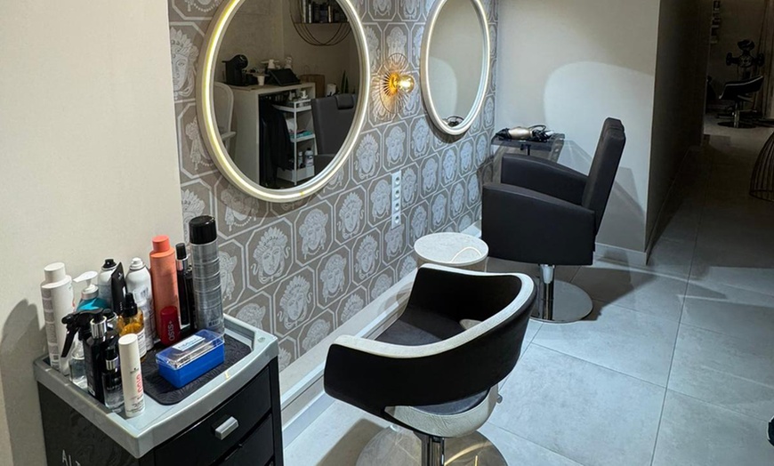 Image 7: Manicura y/o pedicura normal o semipermanente y primera puesta de uñas