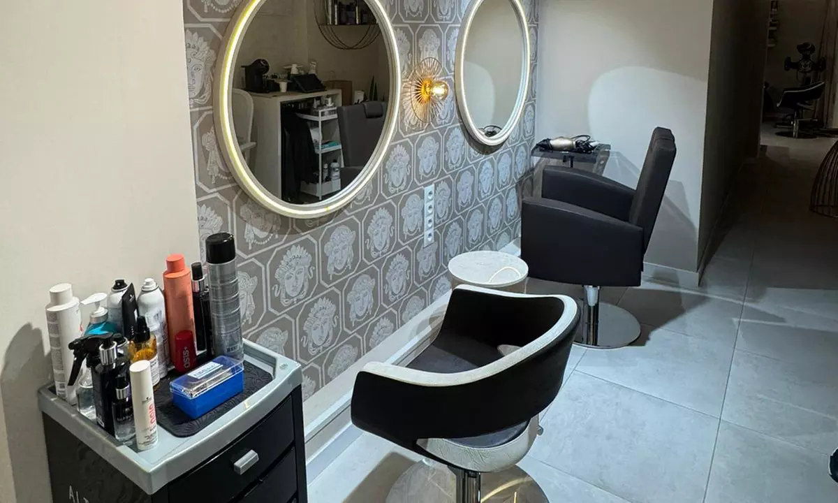 Manicura y/o pedicura normal o semipermanente y primera puesta de uñas