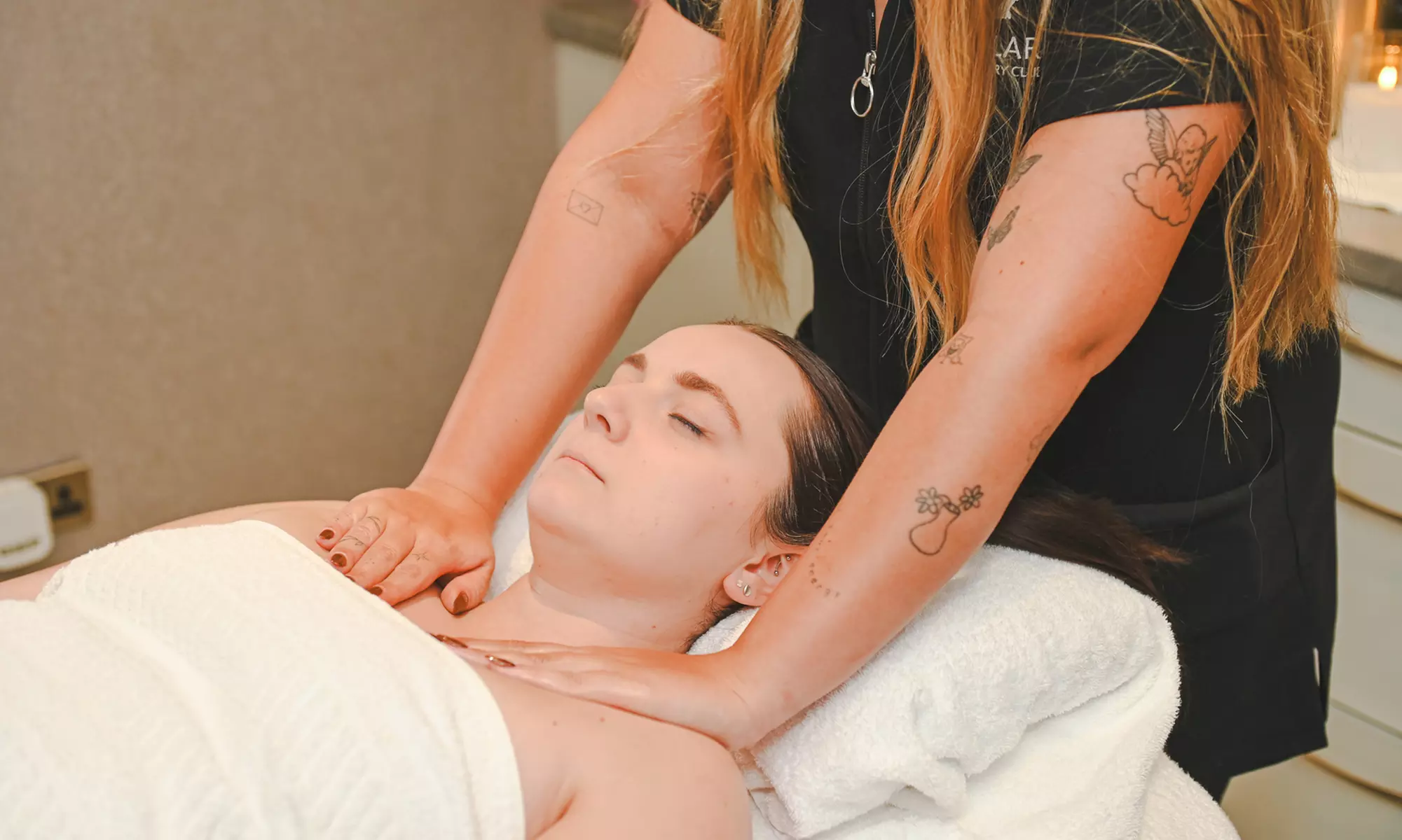 Spa Experience w/ Treatment, Prosecco & Robe & Slippers For 1 Or 2