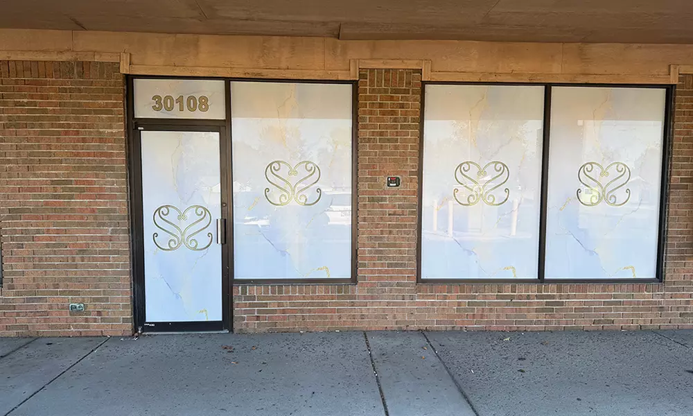 Full Set of Classic / Hybrid or Wet Set / Volume Eyelash Extensions