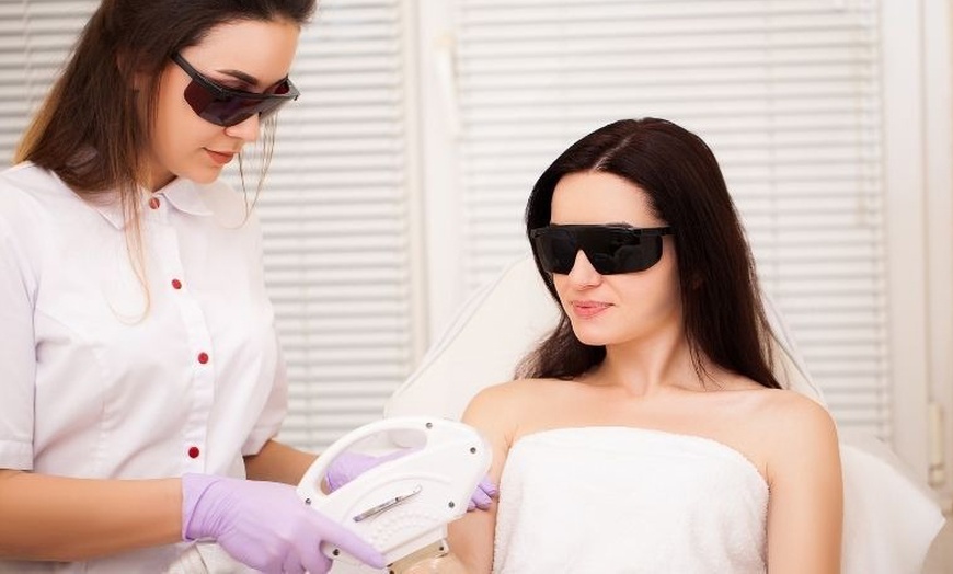 Image 1: Head Relaxing Spa, Signature Facial, Or Carbon Laser Peel Facial