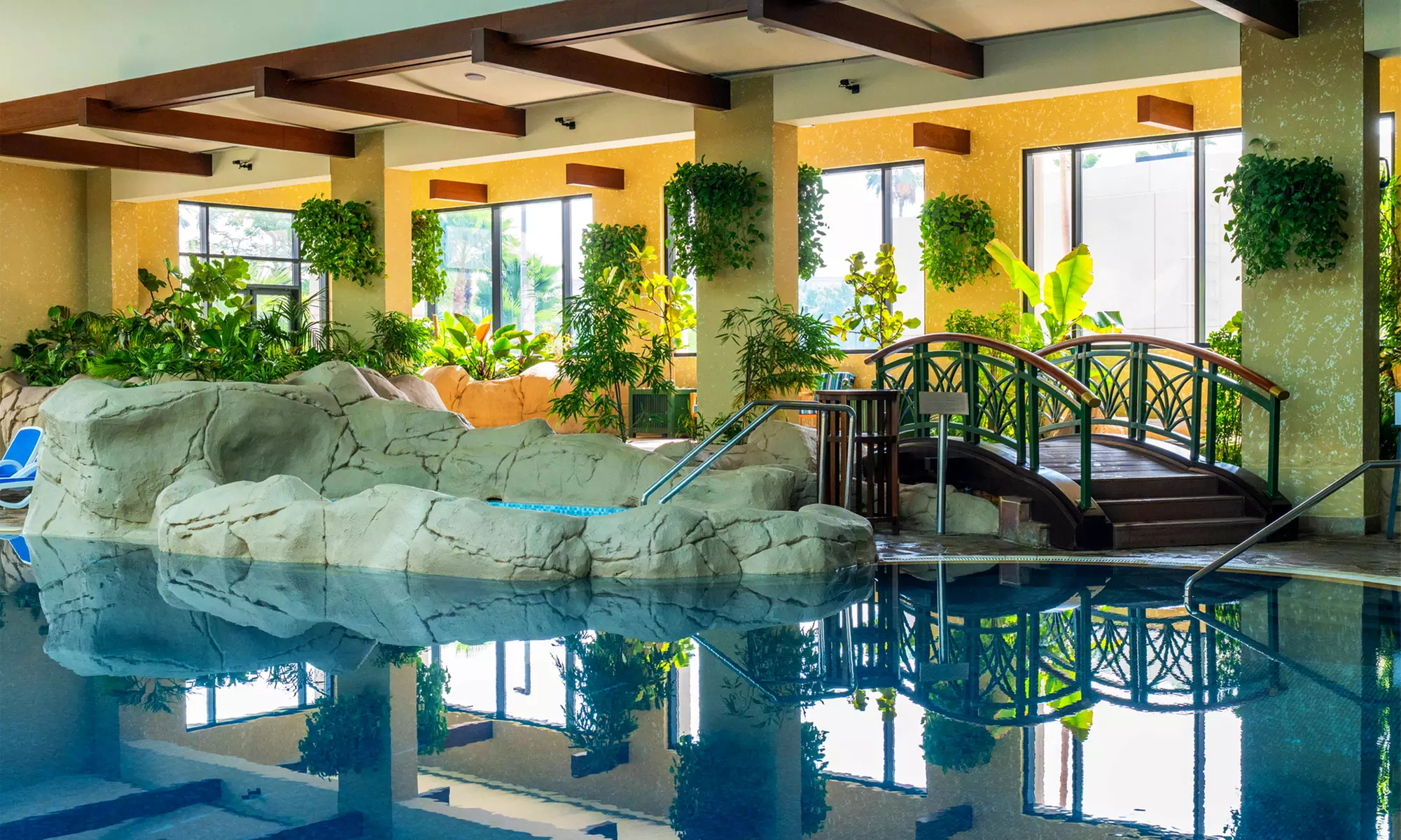 5*Dubai: One-Night Stay with Breakfast and Waterpark Access