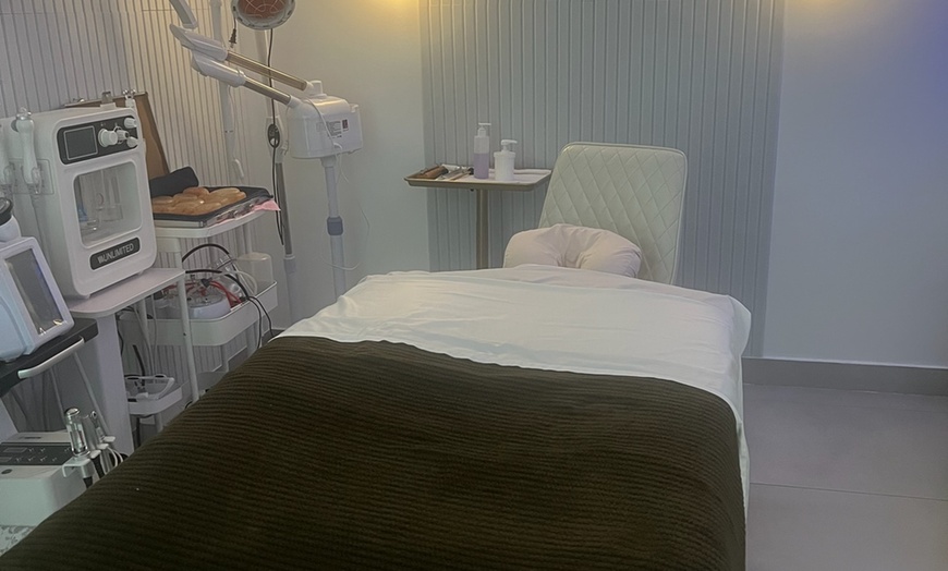 Image 3: Unwind & Refresh with 50 or 80-Minute Relaxation Massages