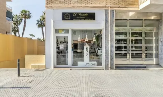 Peluquería con corte, color, mechas y tratamientos