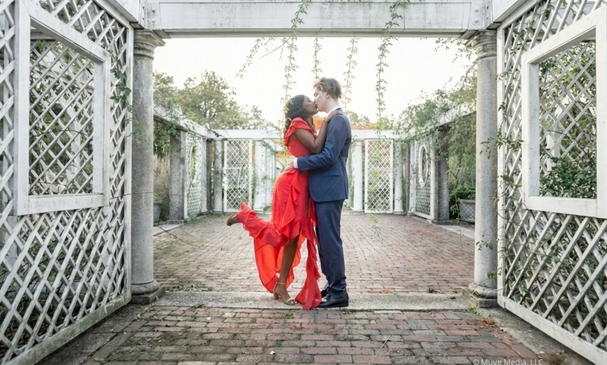 Image 2: Outdoor Photography Session with Photo Package