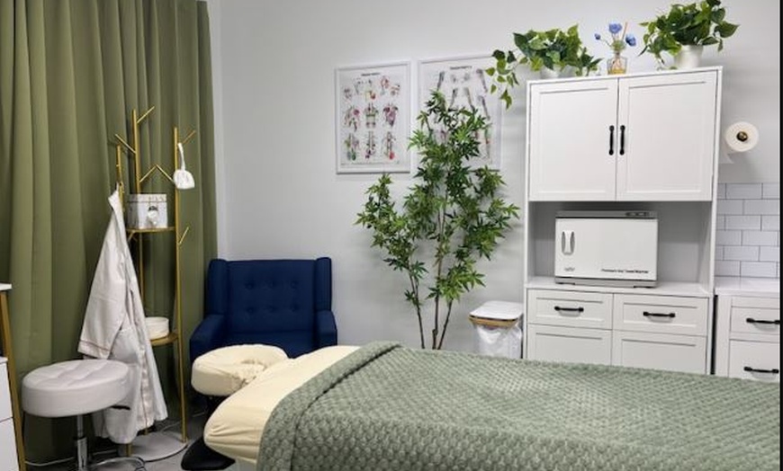 Image 7: One or Couples 60 or 90 Minute Deep Tissue Massage + Aromatherapy 