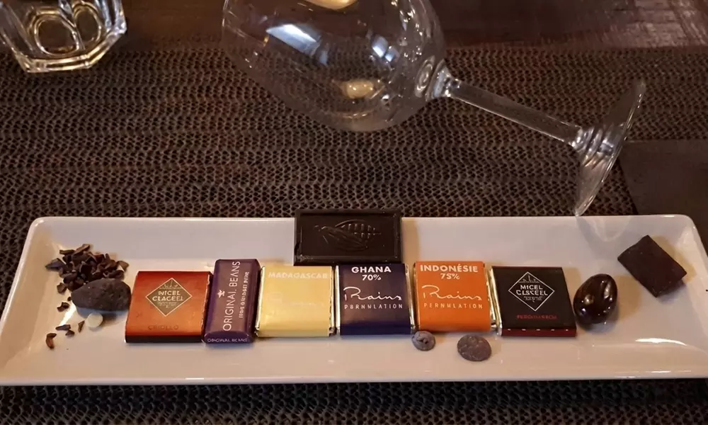 Cata de chocolates al aire libre con cava y juegos para 1 o 2 personas