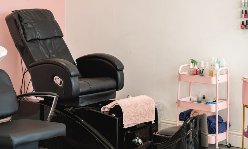 Image 1: HIFU Facial Treatments for Half Face / Full Face or Face and Neck