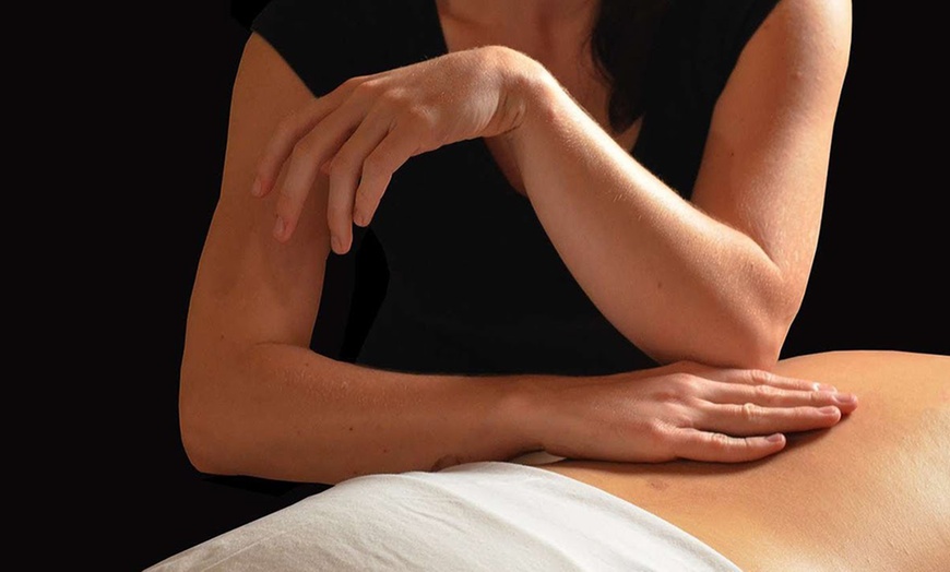 Image 2: Choice of Massage with Hot Stone and Aromatherapy