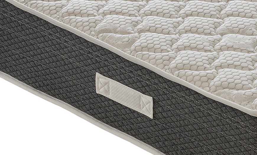 Image 5: Materasso in memory foam alto 30 cm con molle indipendenti 