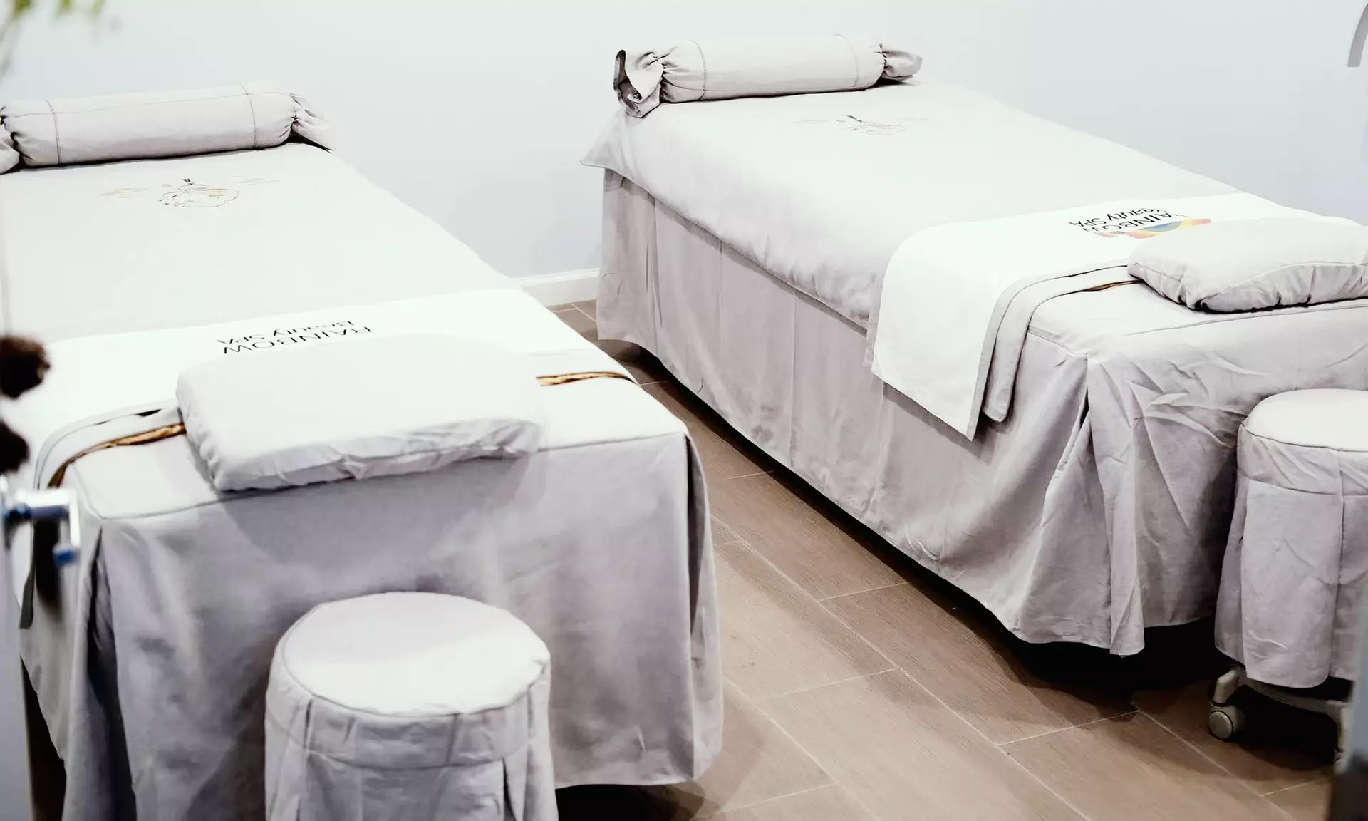 Melt Stress Away: Targeted Back & Foot Relief with Hot Stone Warmth