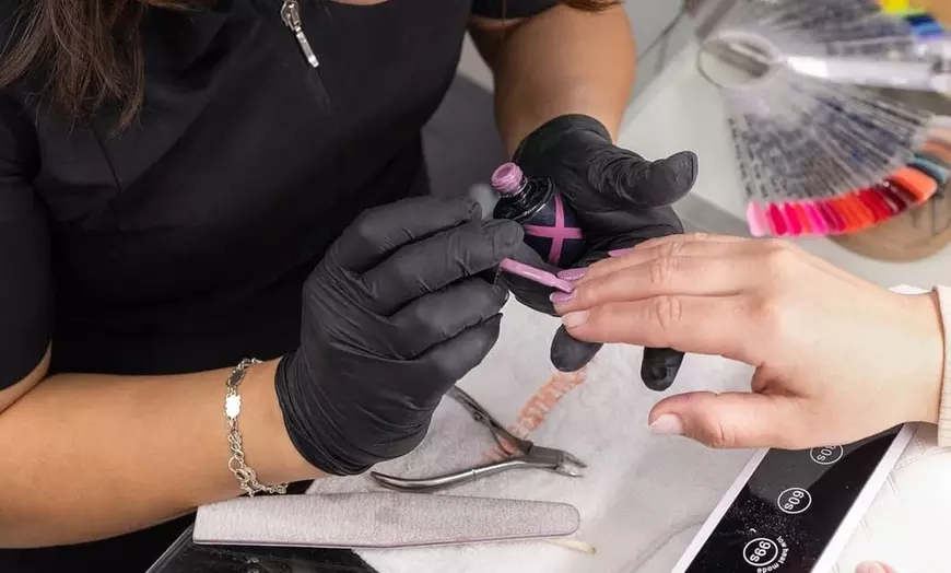 Image 8: Sesiones de manicura, pedicura o ambas para 1 con esmalte a elegir 