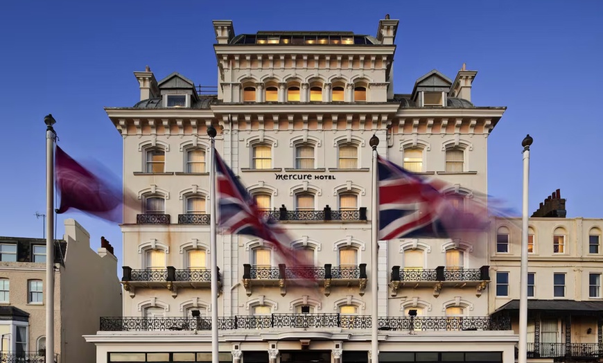 Image 13: Brighton: Seafront Stay for 2 with Breakfast, Welcome Drink & Dinner