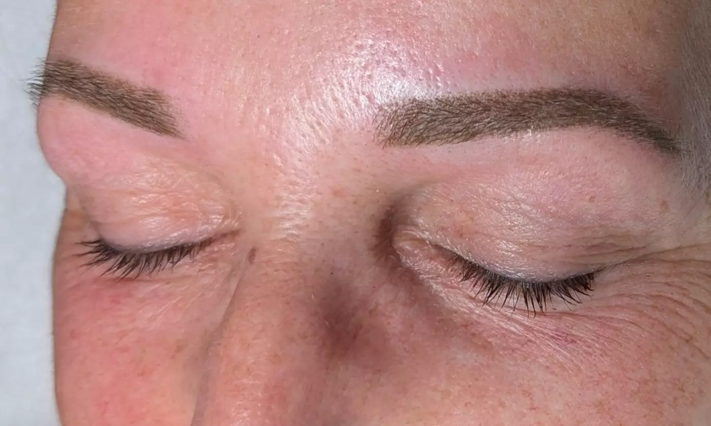 Permanent Make-up für Augenbrauen oder Lippen