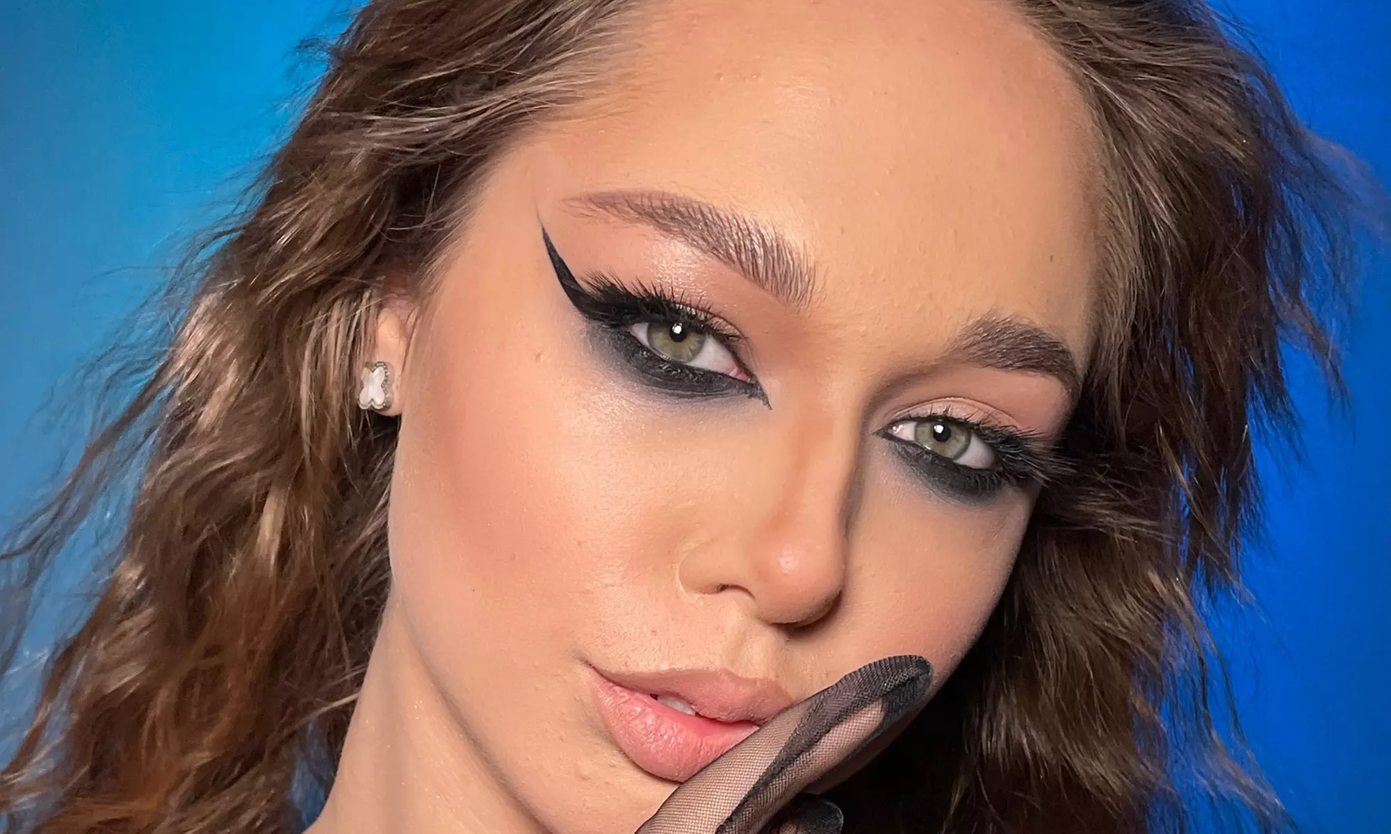 Full Face Makeup Application to Enhance your Beauty
