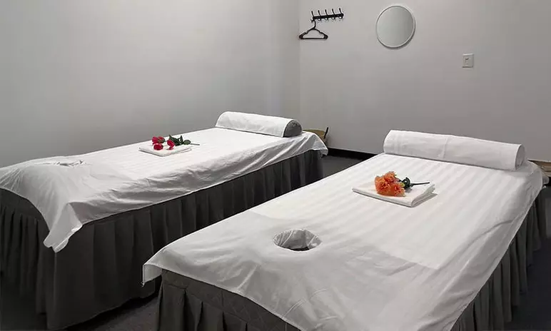 45-/60-Min Body Massage (Swedish or Deep Tissue) w/ Hot Stones or More