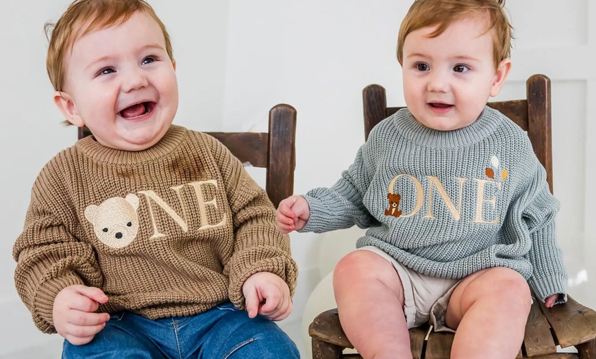Image 2: Un pull unique brodé pour bébé