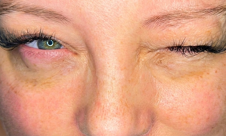 Image 2: Customized Lash Sets to Enhance Natural Beauty