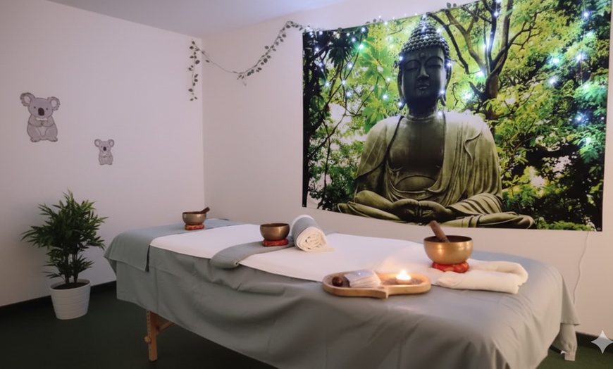 Image 2: Masaje kobido, masaje relajante o experiencia holística 