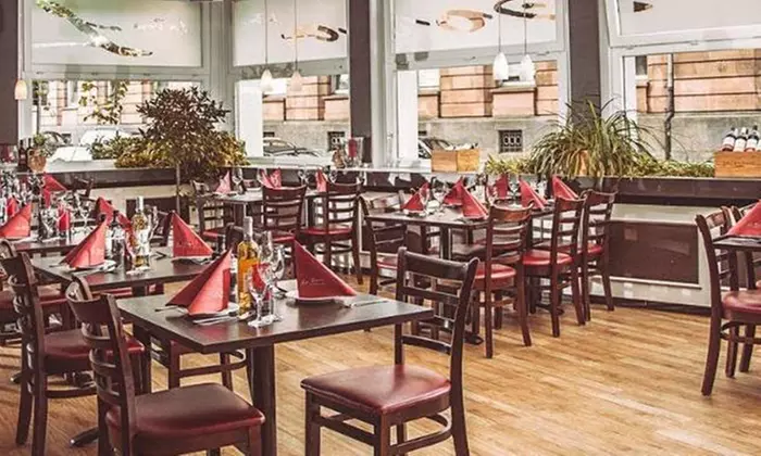 Pizza oder Pasta & Dessert oder Salat nach Wahl für 1 oder 2 Personen