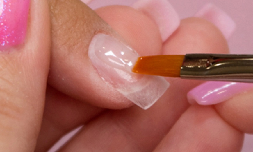 Image 2: Hasta 33% de dto. en Spa/Salón de uñas - Manipedicura en Carito Beauty Studio