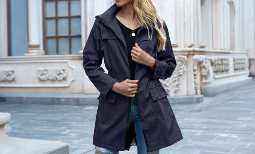 Image 7: Women's Lightweight Hooded Rain Coat